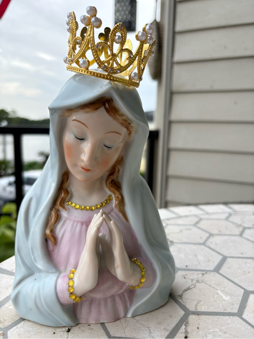 Vintage Porcelain Praying Madonna Figurine with Gold Crown